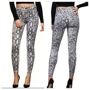 NWOT Good American Good waist Snake Pants Size 4/27